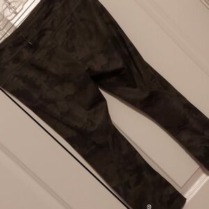 Lululemon Camo Run Inspire CropSavasana